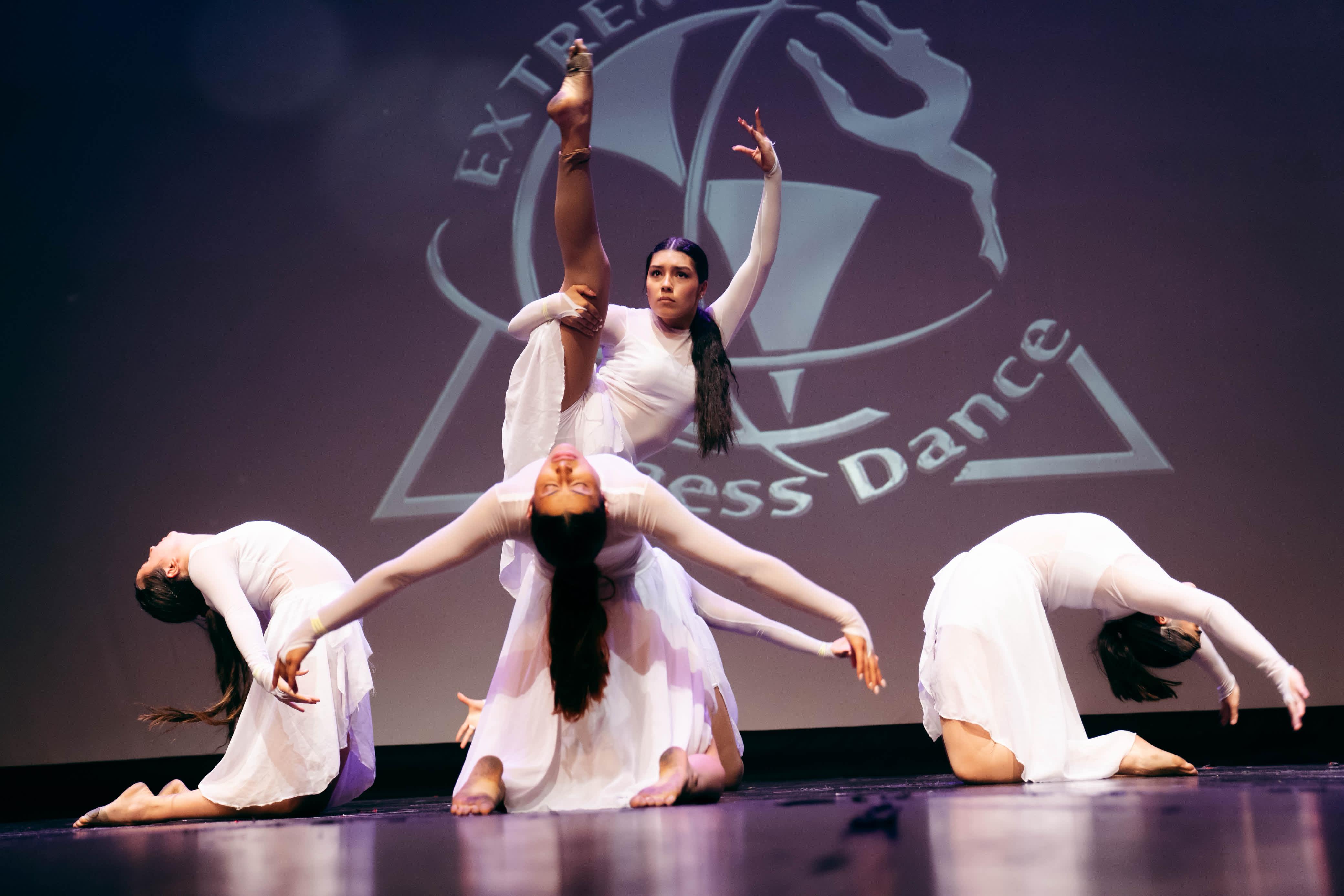Bailarina practicando flexibilidad
